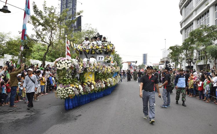  KRI OWA STTAL Raih Predikat Terbaik Kedua  dalam Parade Budaya dan Bunga HUT Surabaya ke-724