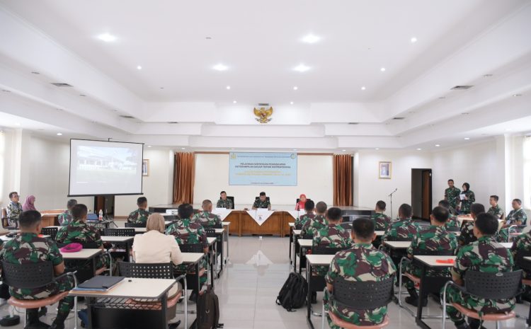  Penutupan Pelatihan Sertifikasi Peningkatan Keterampilan Dasar Teknik Instruksional (Pekerti) TNI AL Di STTAL