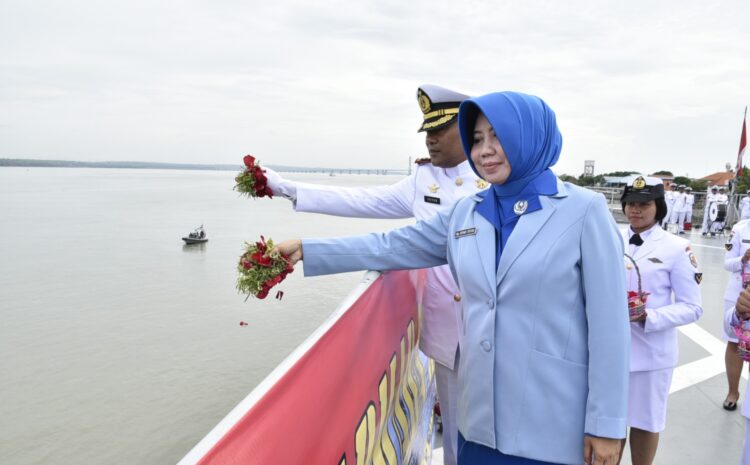  Wadan STTAL Ikuti Upacara Tabur Bunga di Laut Dalam Rangka HUT Armada RI Tahun 2023