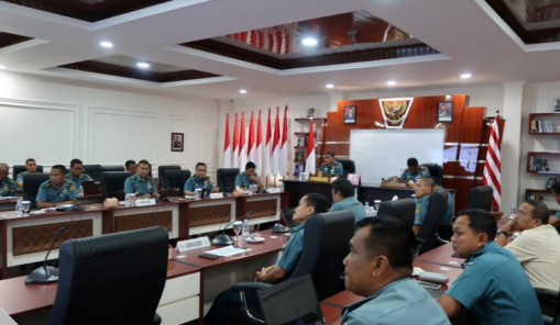  Komandan STTAL Laksamana Pertama TNI Dr. Mukhlis Memimpin Rapat Monitoring dan Evaluasi Pengembangan Kompetensi Personel