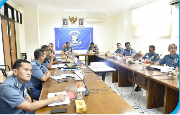  Komandan STTAL Laksamana Pertama TNI Dr. Mukhlis Memimpin Rapat Evaluasi Standar Operasional Prosedur (SOP)