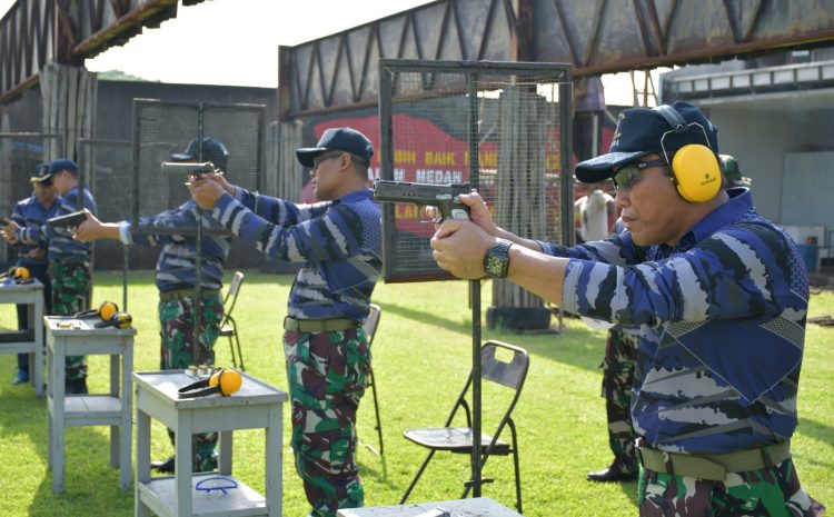  Seluruh Civitas Akademika STTAL Mengasah Naluri Tempur Dengan Melaksanakan Latihan Menembak