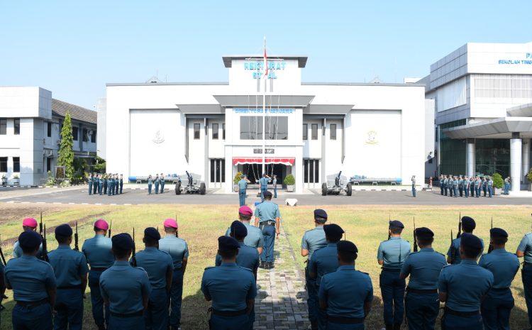  Dirbin Sarjana STTAL Pimpin Upacara Bendera Hari Senin