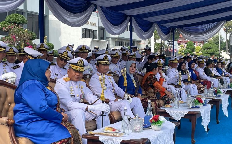  Komandan STTAL Hadiri Upacara Parade dan Defile Dalam Rangka Peringatan Hari Ulang Tahun (HUT) TNI Angkatan Laut Ke- 79