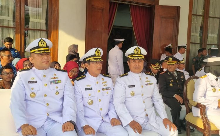  Dirbin Pascasarjana STTAL Hadiri Upacara Parade Surya Senja Dalam Rangka HUT TNI ke-79 Tahun 2024 di Grahadi