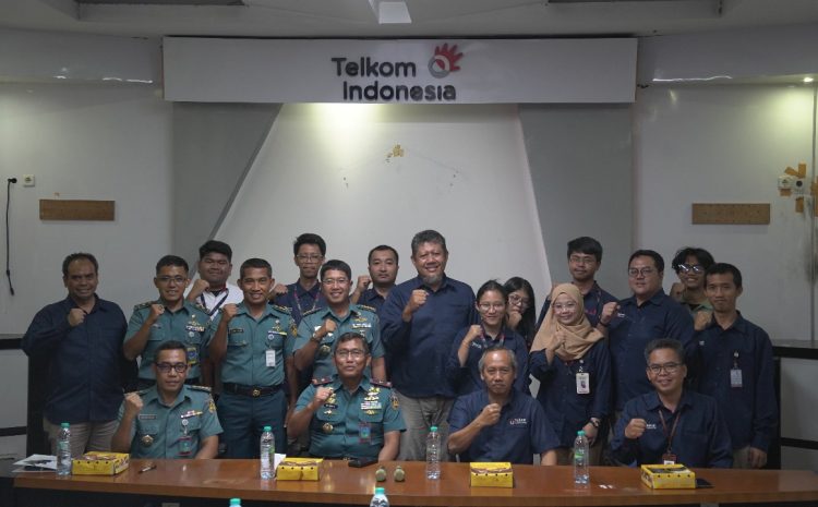  Komandan STTAL Sebagai Pembicara Dalam Kuliah Tamu Di University Telkom Surabaya