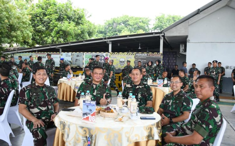  Komandan STTAL Hadiri Upacara Penutupan Kursus Pelatihan Terjun Bebas Free Fall Wanita TNI AL TA 2024