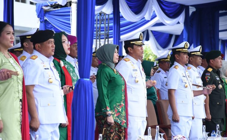  Komandan STTAL didampingi Ketua CBS Jalasenastri STTAL Hadiri Upacara Dan Defile Dalam Rangka Hari Armada Republik Indonesia Tahun 2024