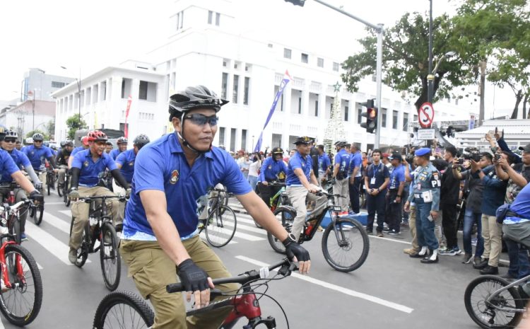  Komandan STTAL Hadiri Acara Culinary dan Sunset Fun Bike Festival Dalam Rangka Hari Armada Tahun 2024