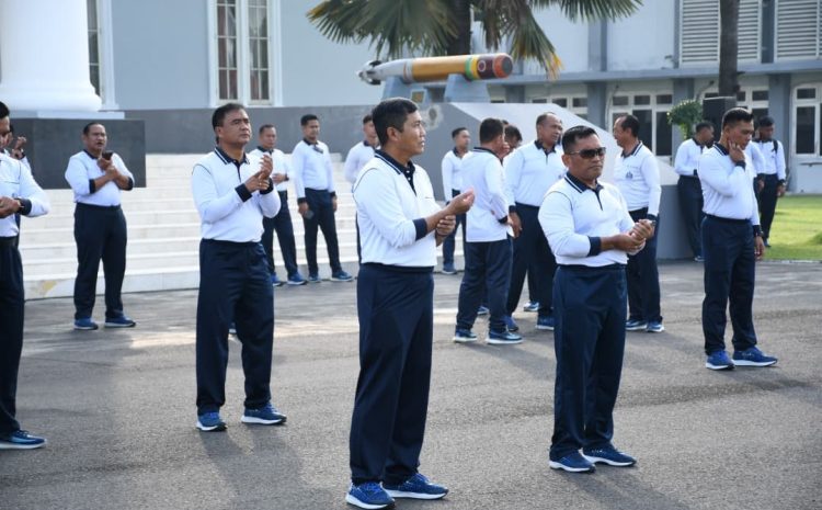  Komandan STTAL Ikuti Olahraga Bersama dalam Rangka HUT Kowal ke-62