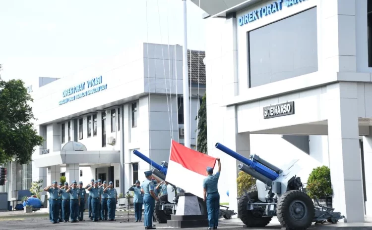  Seluruh Civitas Akademika STTAL Laksanakan Upacara Bendera Hari Senin