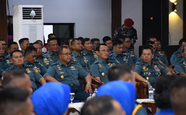  Komandan Beserta Ketua CBS Jalasenastri STTAL Hadiri Pembekalan Kepala Staf Angkatan Laut kepada Siswa Diktukpa TNI AL Angkatan LIV Tahun 2025