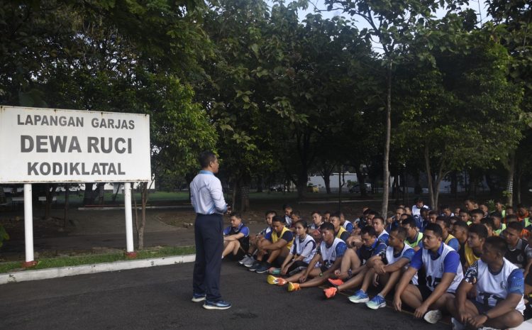 Menjelang Kelulusan Mahasiswa STTAL Laksanakan Samapta akhir