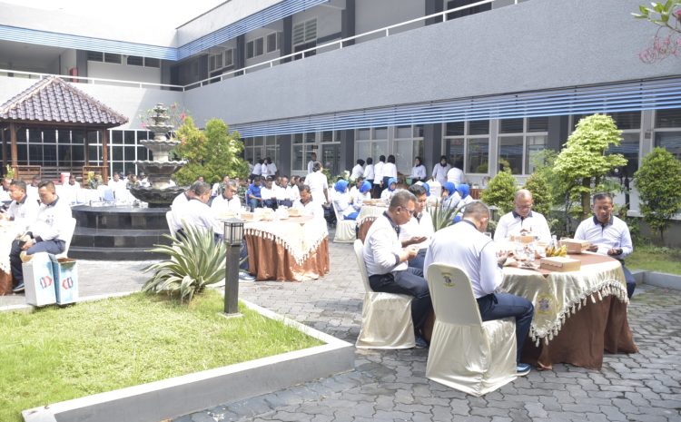  Civitas Akademika STTAL dan Pengurus CBS Jalasenastri Mensyukuri Rahmat Idul Adha 1446 H / 2025 M
