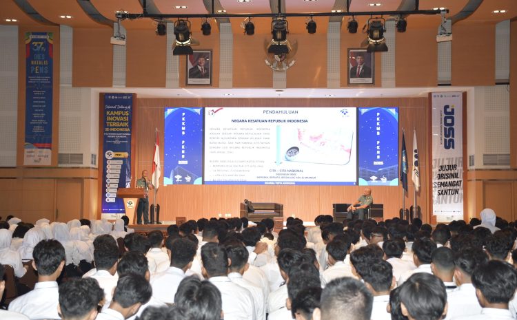  Wadan STTAL Berikan Materi Kepada Mahasiswa PENS Tentang Ketahanan Nasional, Radikalisme, dan Komunisme