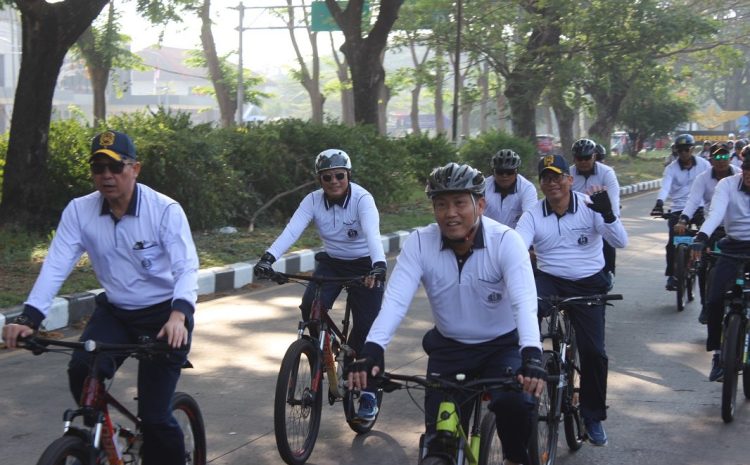  Komandan Bersama PJU STTAL Ikuti Fun Bike Dan Olahraga Bersama Kotama TNI AL Wilayah Surabaya